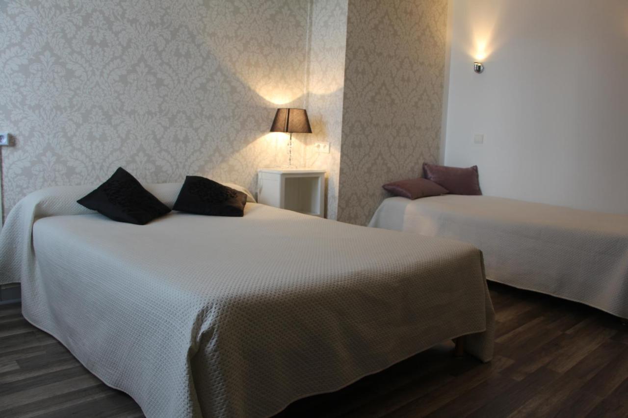 Hotel Au Chapon Fin Поатие Екстериор снимка
