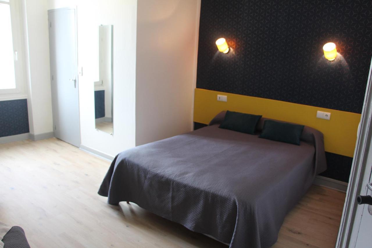 Hotel Au Chapon Fin Поатие Екстериор снимка