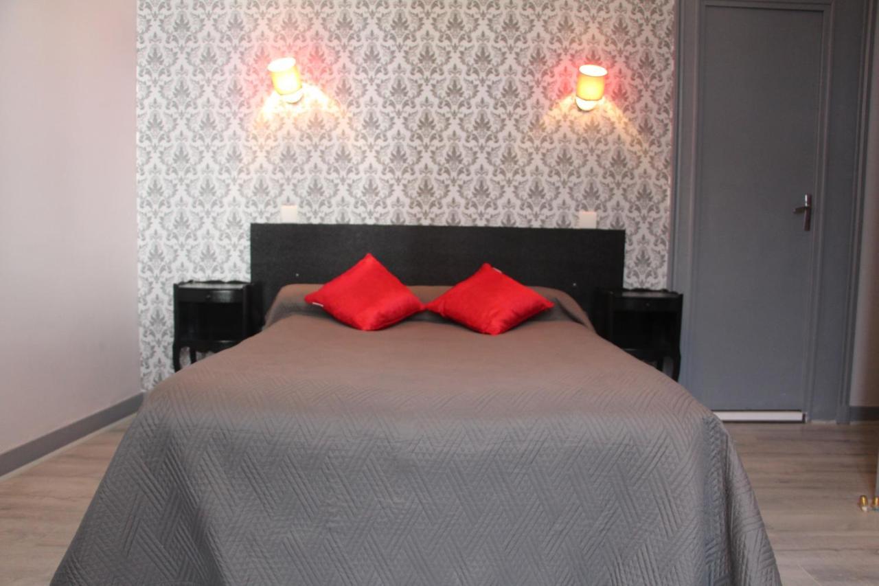 Hotel Au Chapon Fin Поатие Екстериор снимка