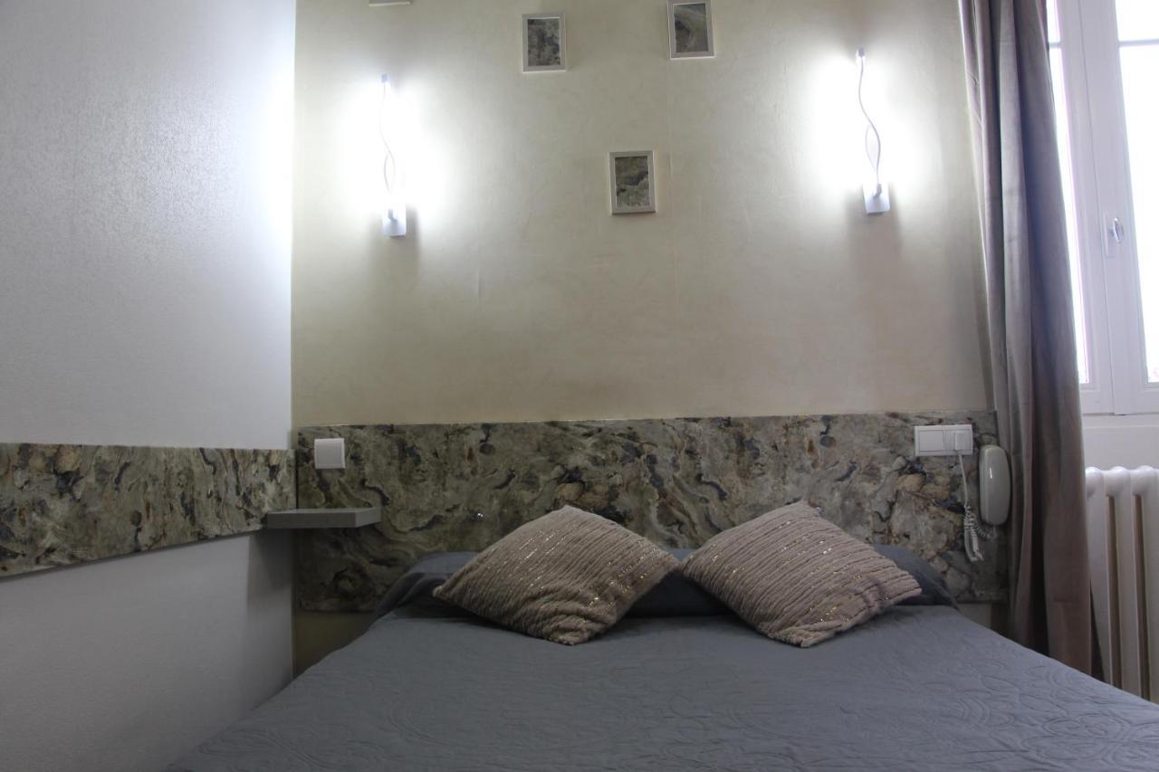 Hotel Au Chapon Fin Поатие Екстериор снимка