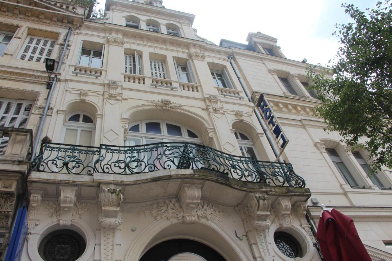 Hotel Au Chapon Fin Поатие Екстериор снимка