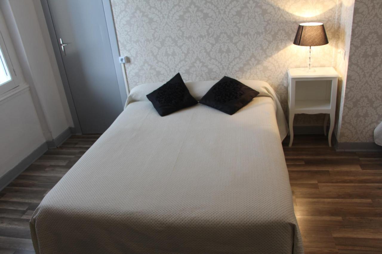 Hotel Au Chapon Fin Поатие Екстериор снимка