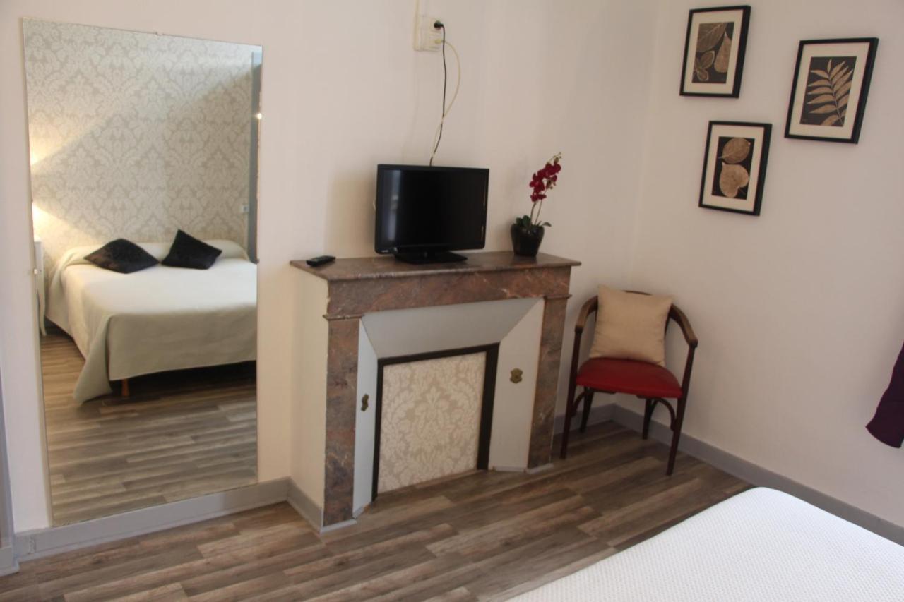 Hotel Au Chapon Fin Поатие Екстериор снимка