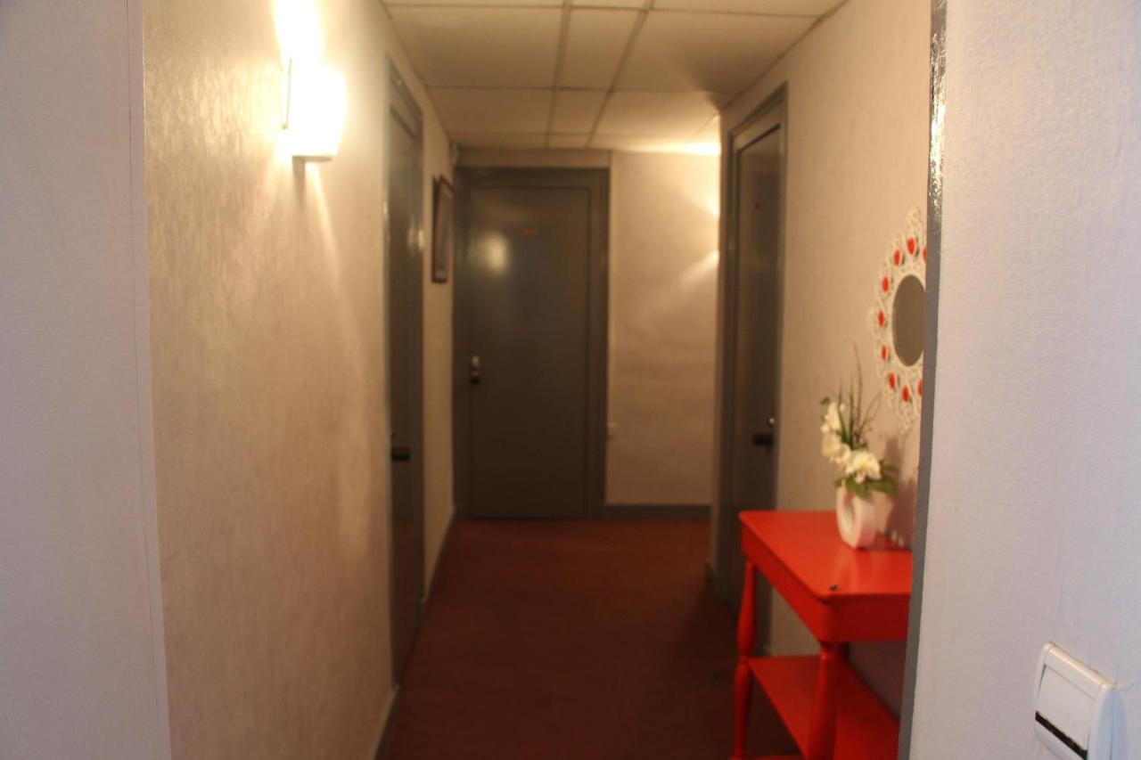Hotel Au Chapon Fin Поатие Екстериор снимка