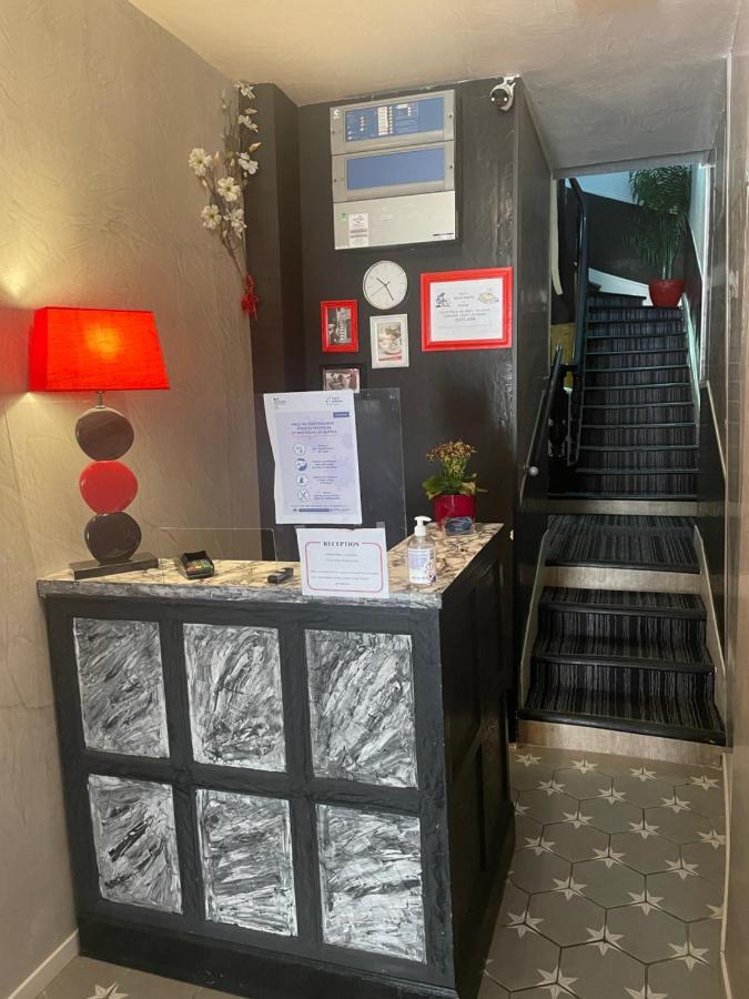 Hotel Au Chapon Fin Поатие Екстериор снимка