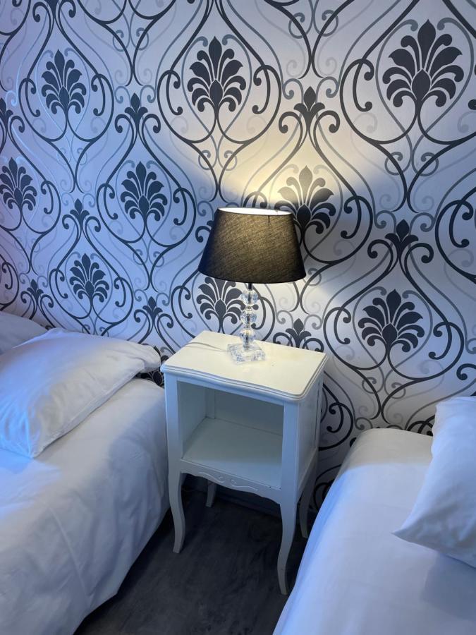 Hotel Au Chapon Fin Поатие Екстериор снимка