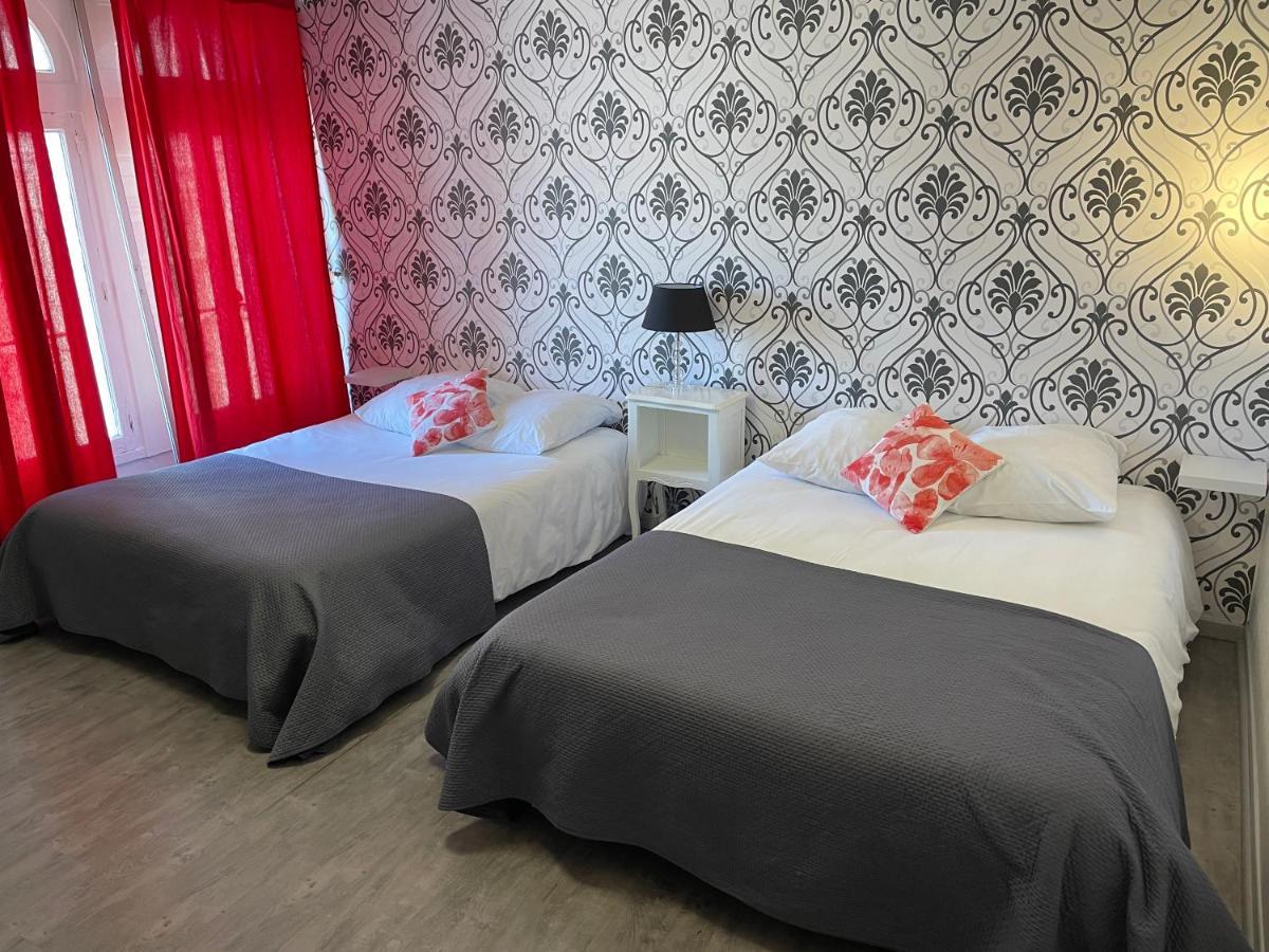 Hotel Au Chapon Fin Поатие Екстериор снимка