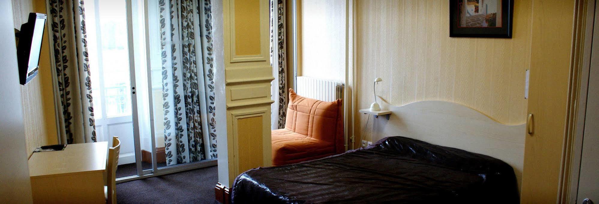 Hotel Au Chapon Fin Поатие Екстериор снимка