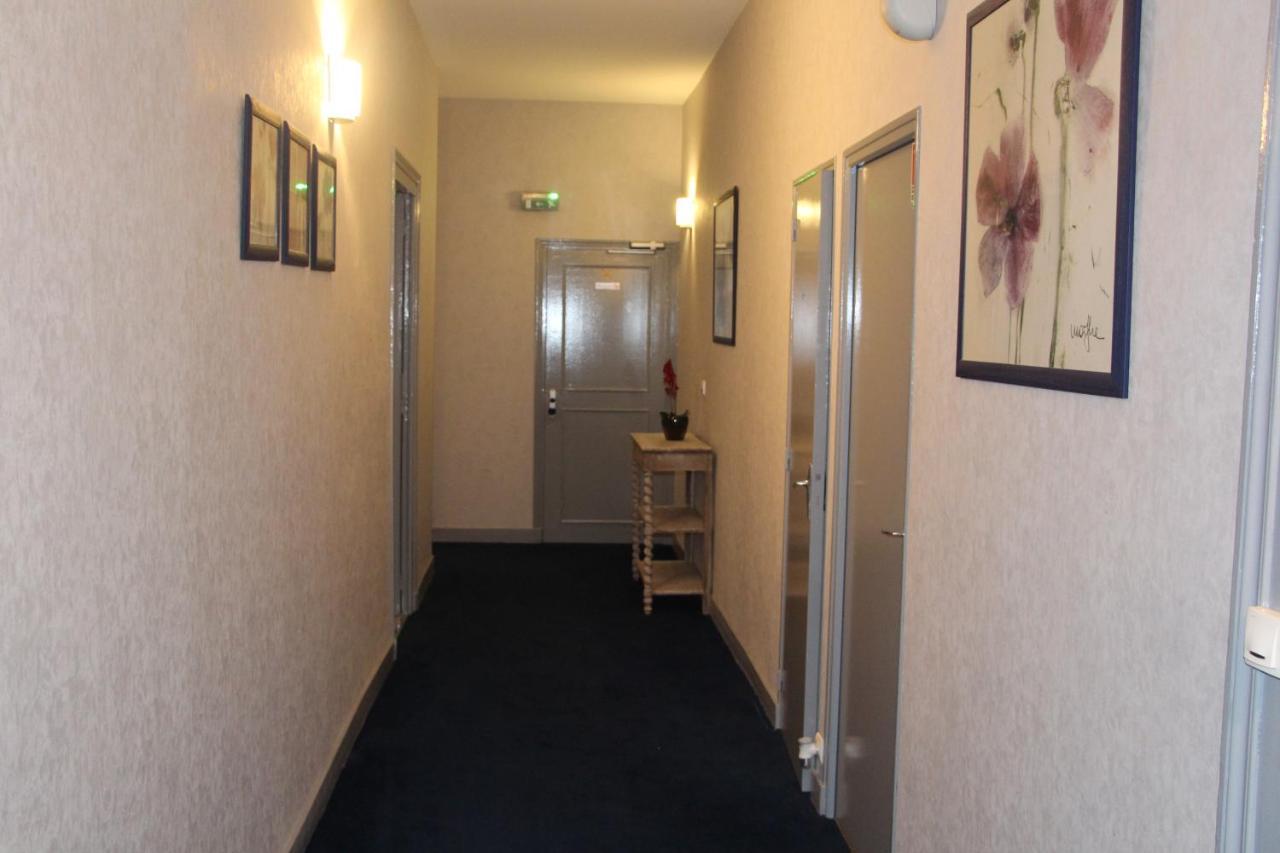 Hotel Au Chapon Fin Поатие Екстериор снимка